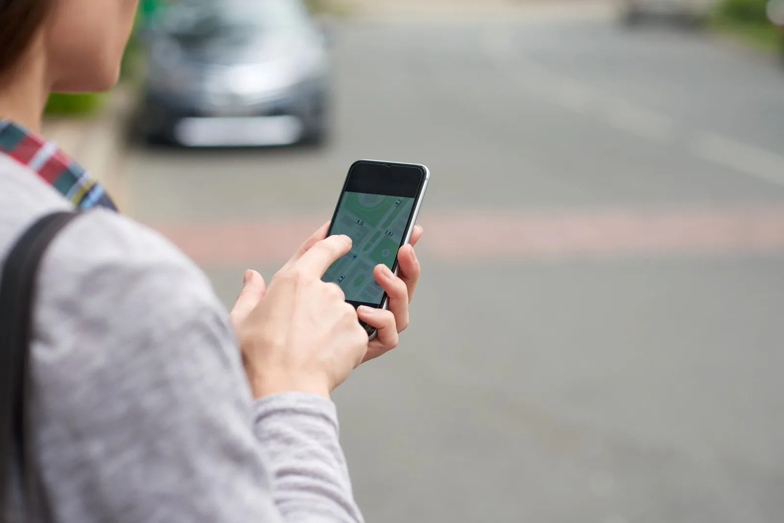 Rastreadores veiculares custam até R$ 790 e têm GPS, alertas e bloqueio remoto