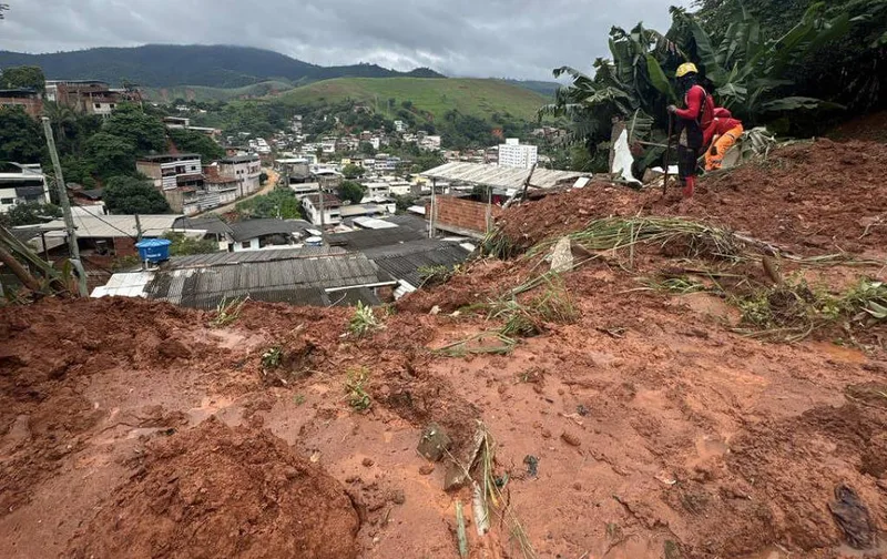 Deslizamento mata casal e criança durante temporal em Ponta Grossa