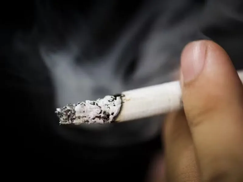 Tabagismo passivo atingiu 2,7 bilhões e esteve ligado a 1,66 milhão de mortes em 2023