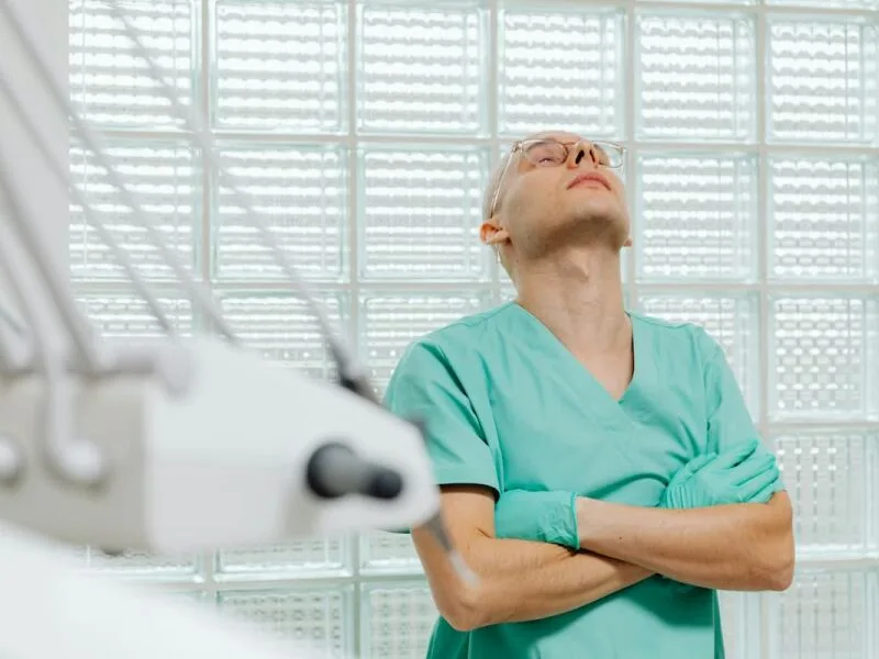 Estudo aponta alto esgotamento entre médicos de UTIs no Brasil
