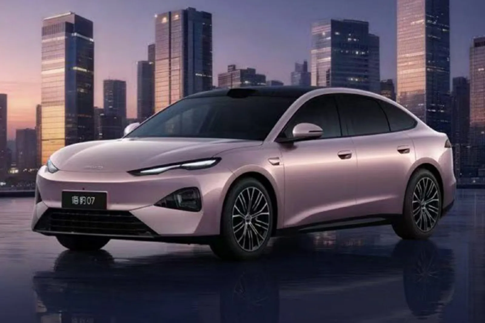 BYD Seal 07 elétrico tem autonomia de 718 km e velocidade de 240 km/h