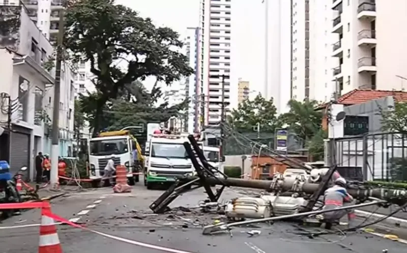 Chuva deixa mais de 15 mil clientes sem energia e derruba árvores em SP