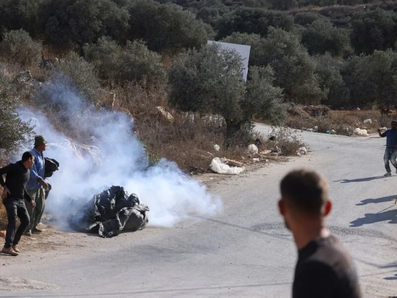 Jovem palestino morre baleado em confronto na Cisjordânia