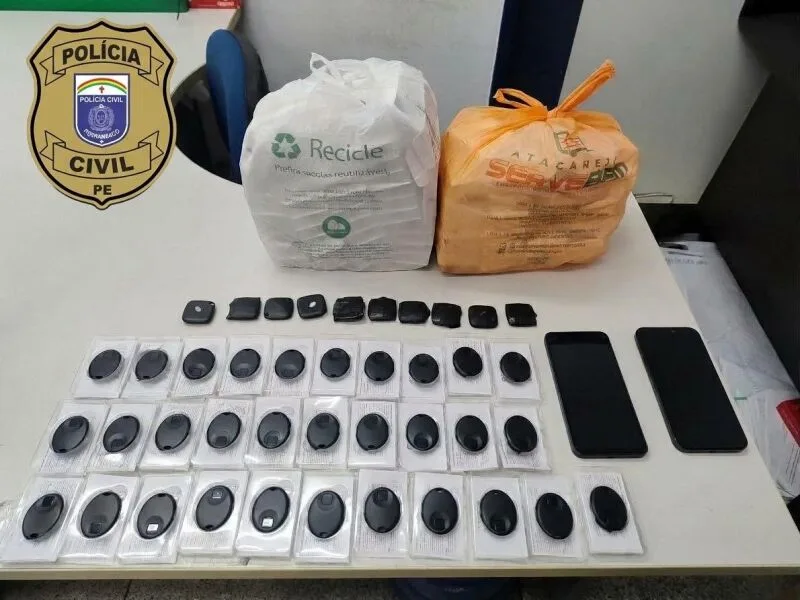 Polícia apreende cerca de 20 rastreadores em investigação contra morador de Jaboatão