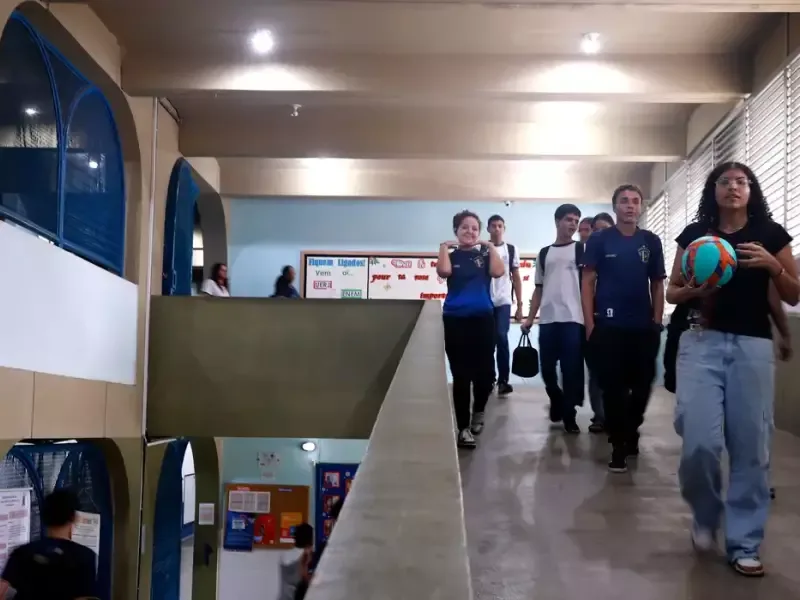 Pé-de-Meia paga parcela de frequência a estudantes do ensino médio