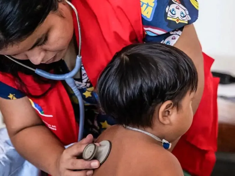 SUS leva atendimento especializado a indígenas Yanomami em Roraima