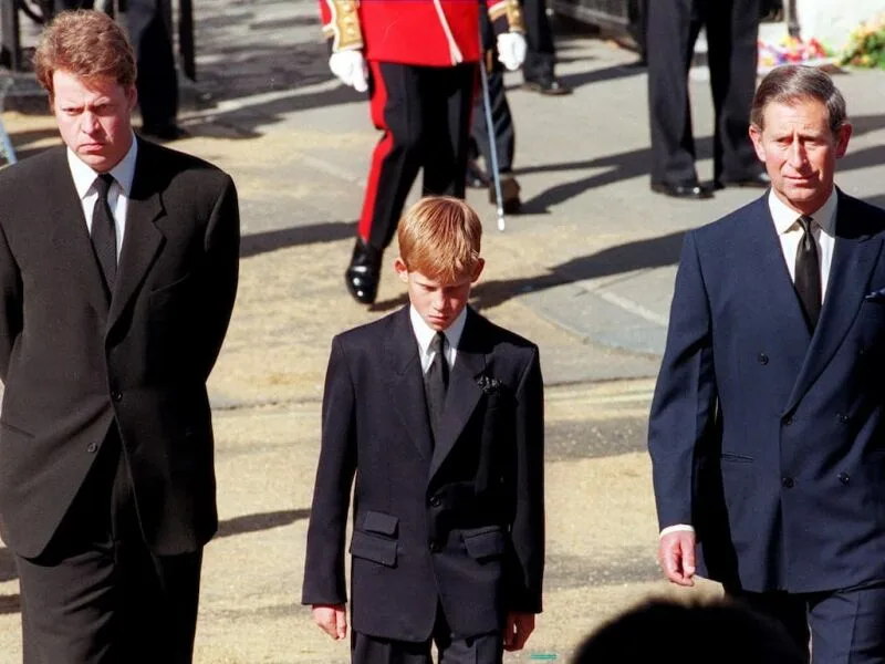 Palácio de Buckingham rejeita relato sobre fala de Charles III após morte de Diana