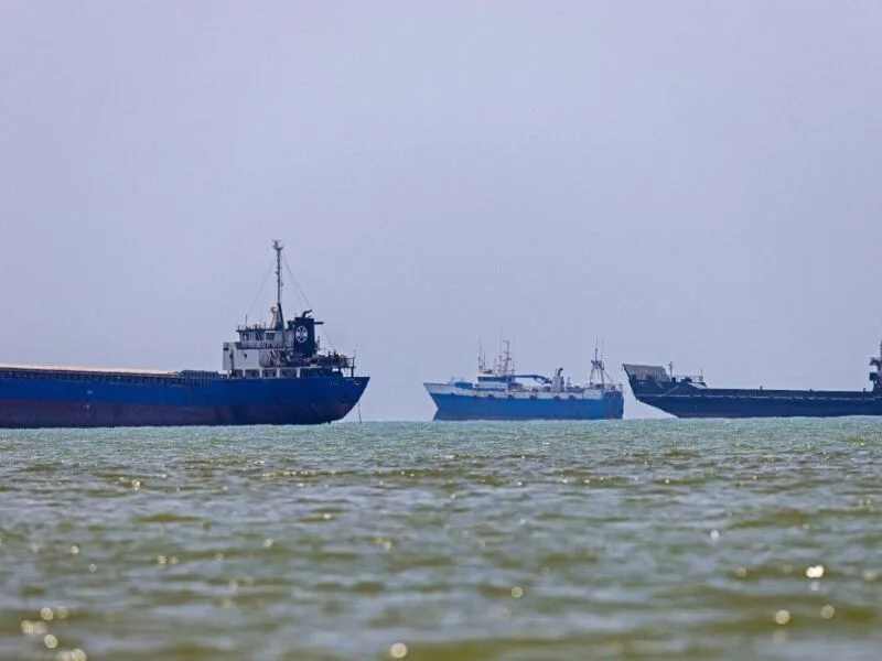 UKMTO informa ataques contra três navios no Estreito de Ormuz