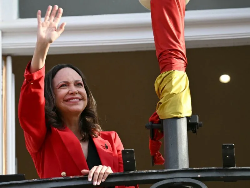 Claudia Macero retorna à Venezuela em meio à expectativa por María Corina Machado