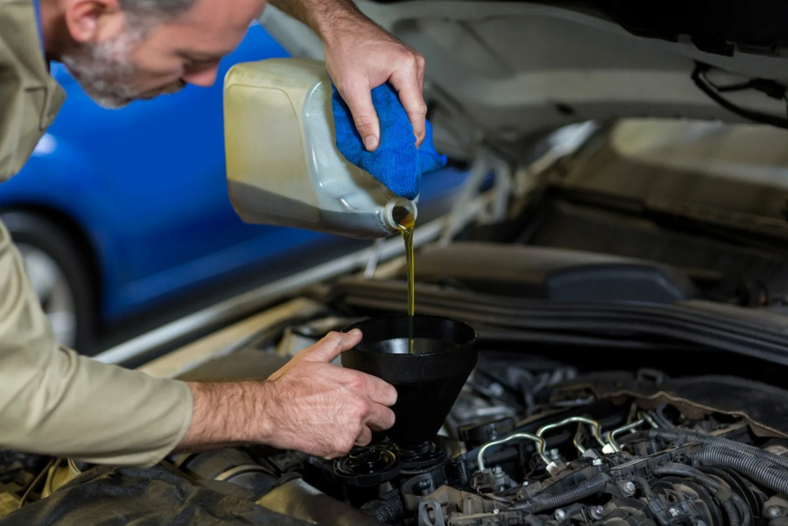 Quatro óleos para motor e as especificações de cada aplicação