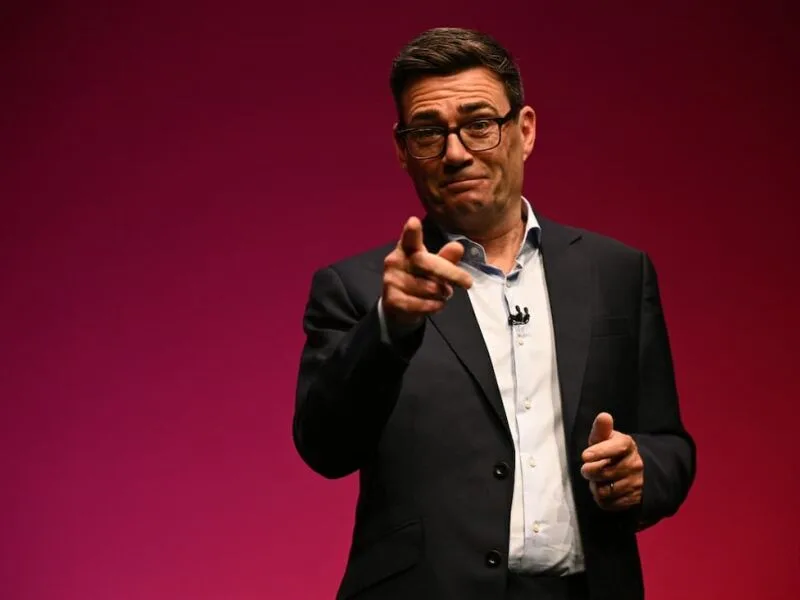 Burnham admite discutir retorno do Reino Unido à União Europeia