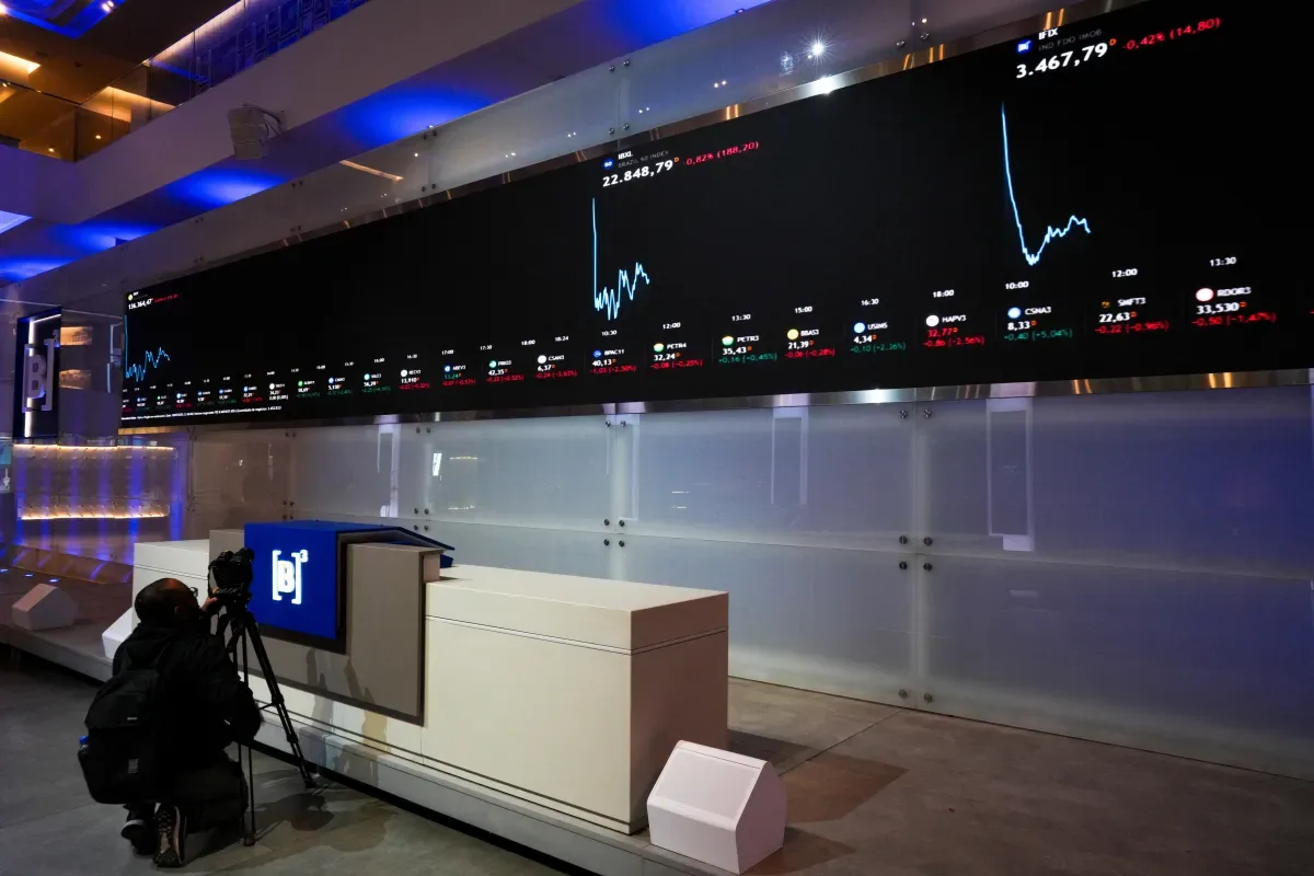 Ibovespa avança 1,2% com capital estrangeiro e cenário eleitoral no radar