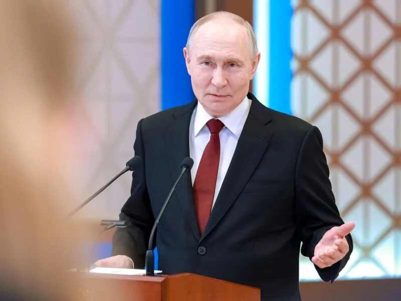 Trump diz a Putin que fim da guerra pode reabrir laços entre EUA e Rússia