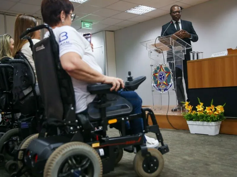 Vagas para PcDs se concentram em funções operacionais, aponta levantamento