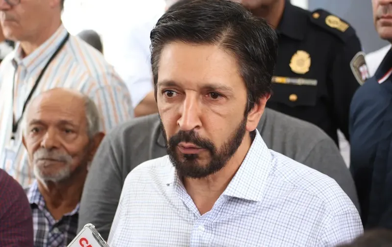 Prefeitura apura autenticidade de alvará de prédio que caiu na Penha