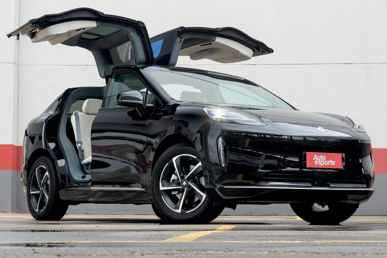 SUV elétrico da GAC ganha mais potência e recarga rápida na linha 2027