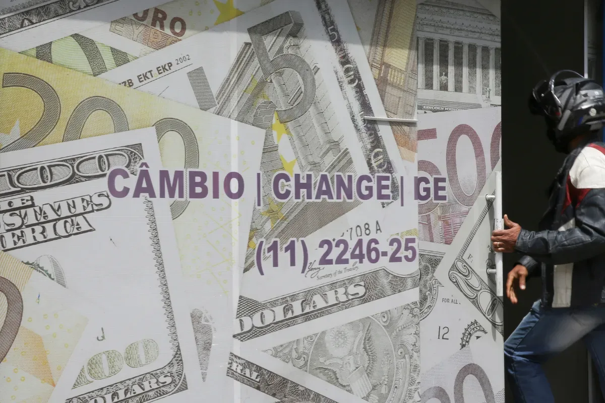 Dólar fecha a R$5,1296 após dados de emprego nos EUA