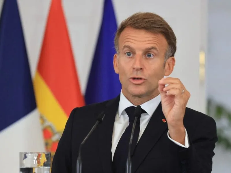 Macron apoia possível retorno do Reino Unido à União Europeia