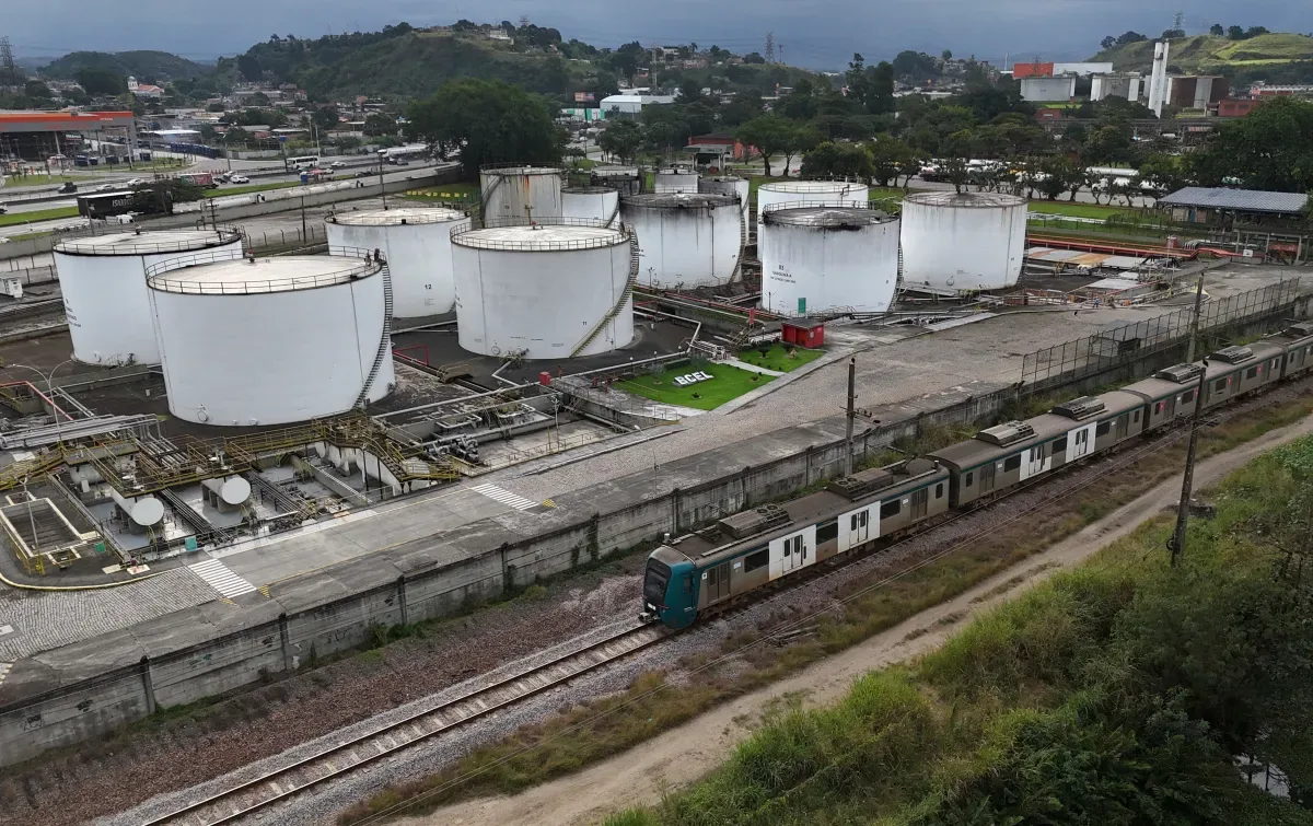 Diesel S-10 sobe 2,3% e chega a R$ 7,13 por litro no Brasil
