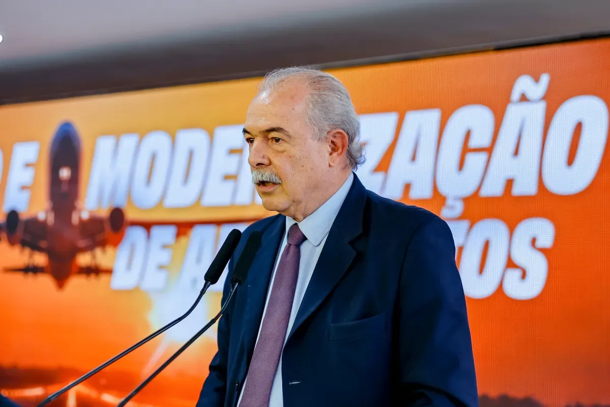 Mercadante pede reforço na fiscalização após investigações sobre o Banco Master