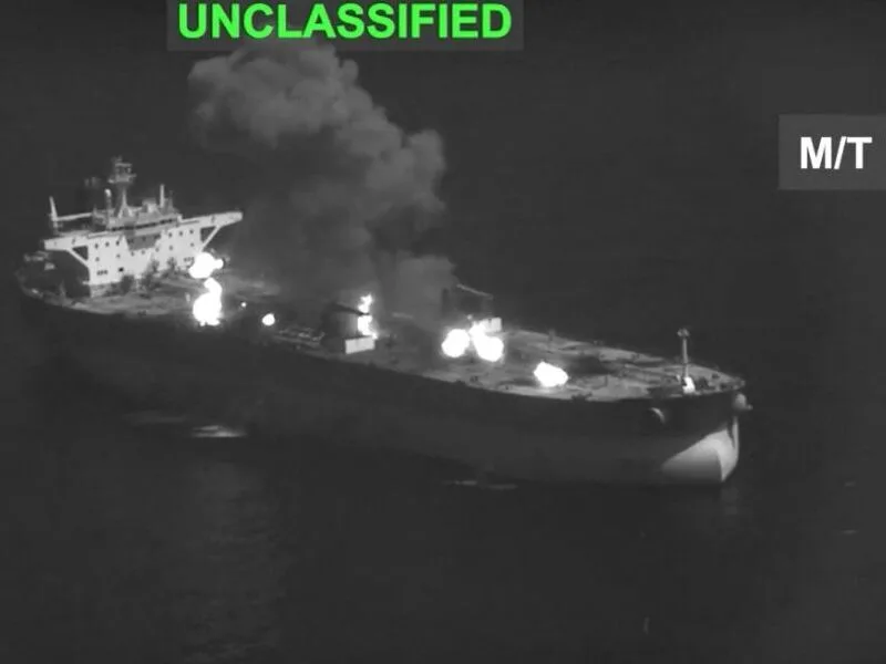 EUA dizem ter destruído três petroleiros iranianos após ataques com mísseis