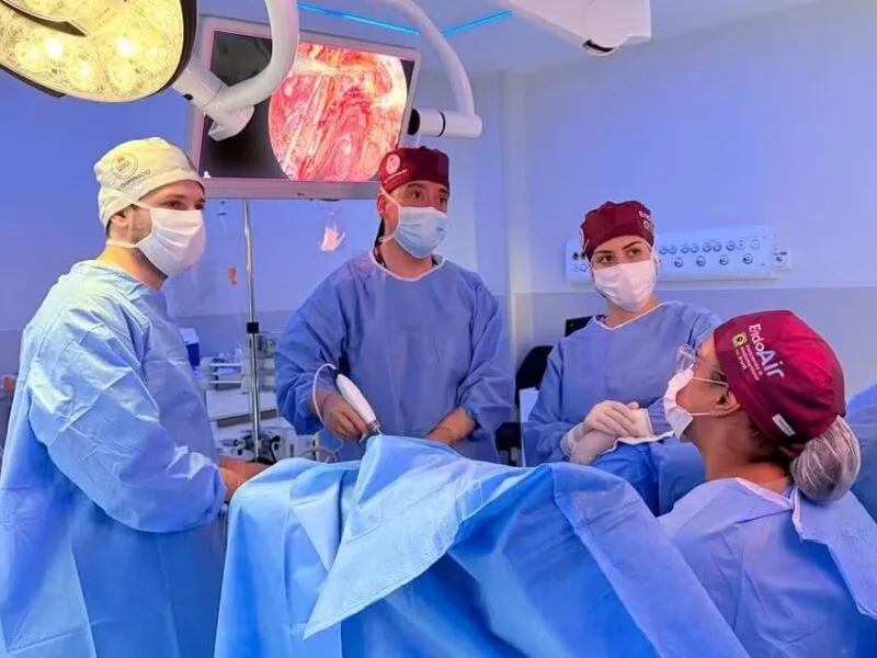 Cirurgia robótica trata endometriose no tórax, diafragma e pelve