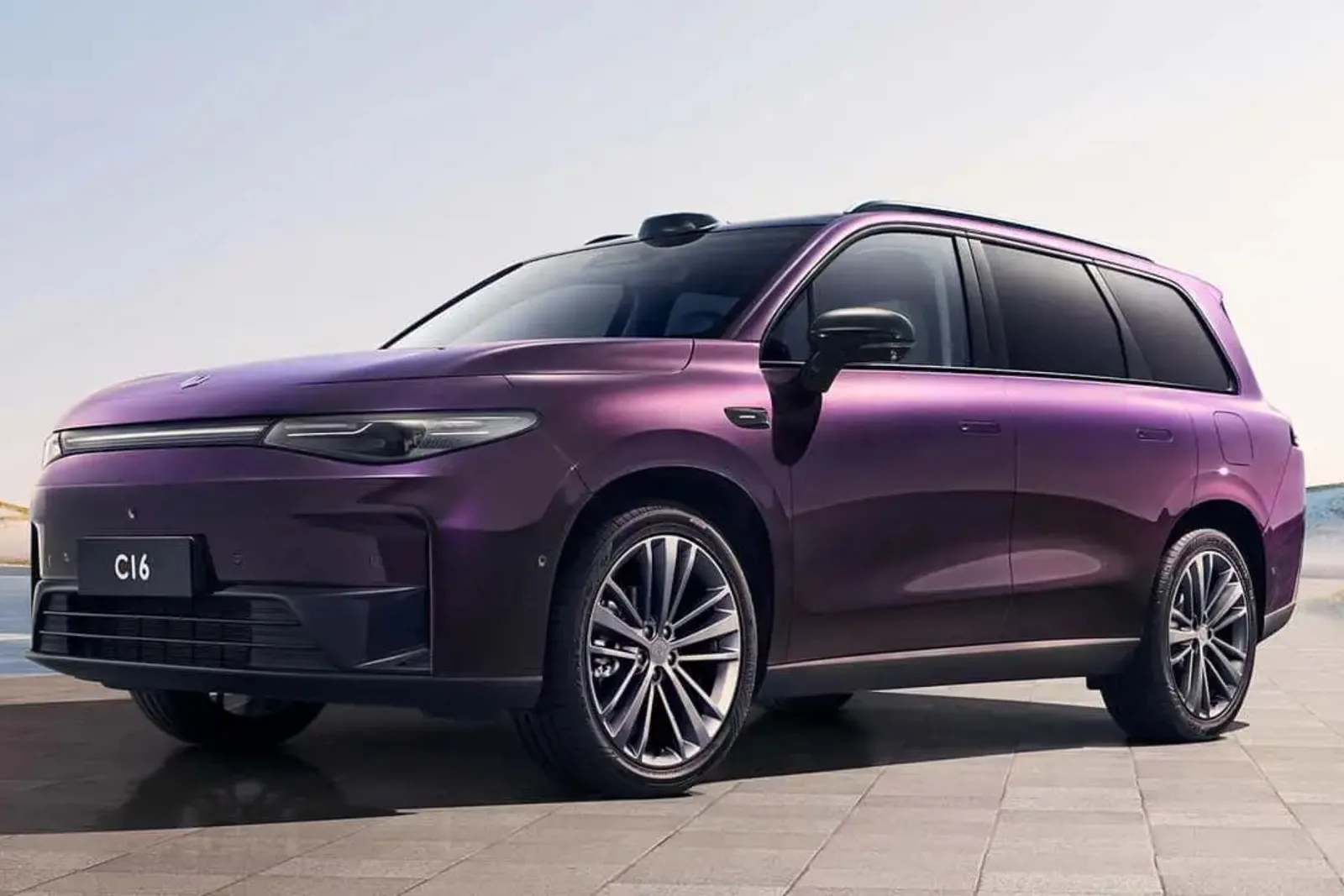 Leapmotor amplia linha brasileira com hatch, SUV compacto e modelo de seis lugares