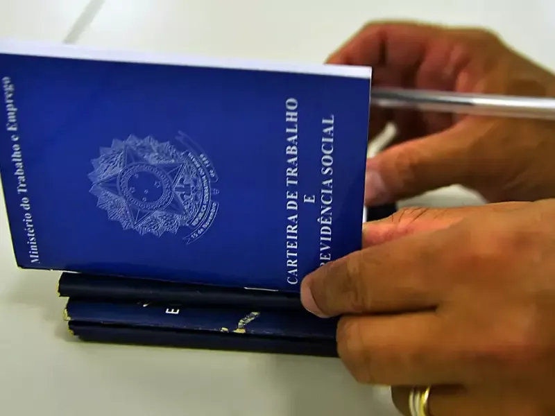 Desemprego fica em 5,3% no trimestre até agosto, menor nível desde 2012
