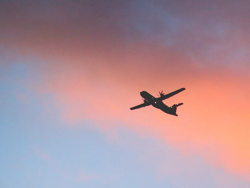Avião com cinco ocupantes perde contato durante voo na Colômbia