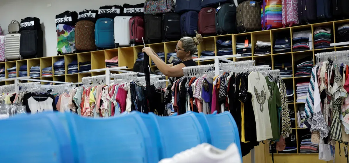 Vendas de tecidos, roupas e calçados recuam após isenção para importados