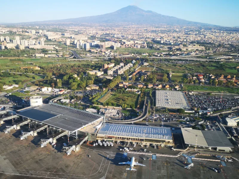 Aeroporto de Catania é fechado após atividade do vulcão Etna